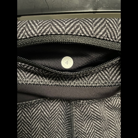 Lululemon Run: Inspire Crop II *All Luxtreme Giant Herringbone Heathered Black 4 - Picture 6 of 7